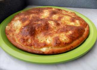 Τυρόψωμο στο ταψί