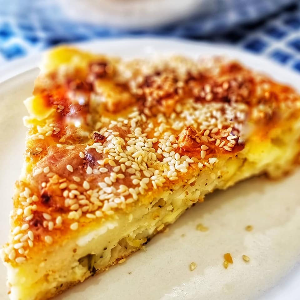 tiropsomoSousami Τυρόψωμο με κρεμώδη φέτα, χαλούμι και δυόσμο