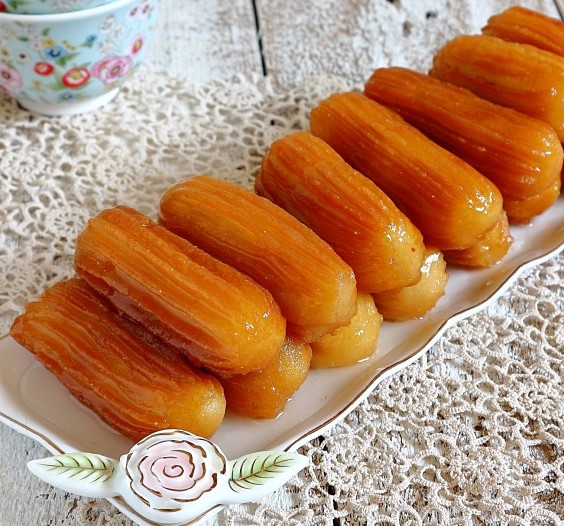 touloumpes00 (2) Λαχταριστές Τουλούμπες, σιροπιασμένες και τοποθετημένες σε πιατέλα, έτοιμες για σερβίρισμα