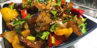 Αρωματική μελιτζάνα με λαχανικά και γλυκιά σάλτσα