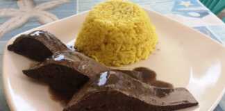 Πιάτο με σπλήνα λαδορίγανη συνοδευόμενη από αχνιστό ρύζι basmati