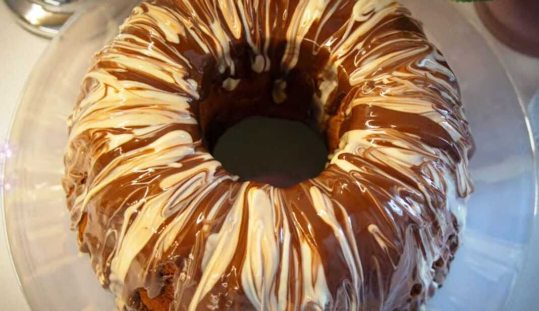 dixromoKeik10 Δίχρωμο αφράτο κέικ με 2 σοκολάτες