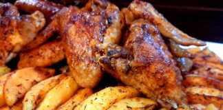 Φτερούγες κοτόπουλου στο φούρνο με πατάτες Φτερούγες κοτόπουλου στο φούρνο με πατάτες