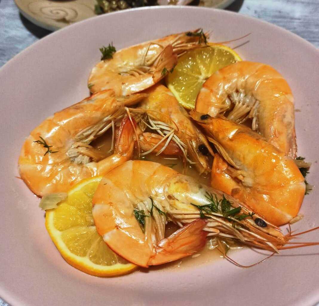 Γαρίδες με λευκό κρασί, και σκόρδο