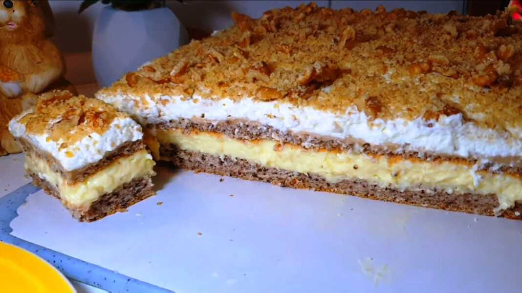 γλυκό με 2 κρέμες και καρύδι