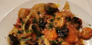 Μπριζόλες κοτόπουλου με καρότα και μανιτάρια