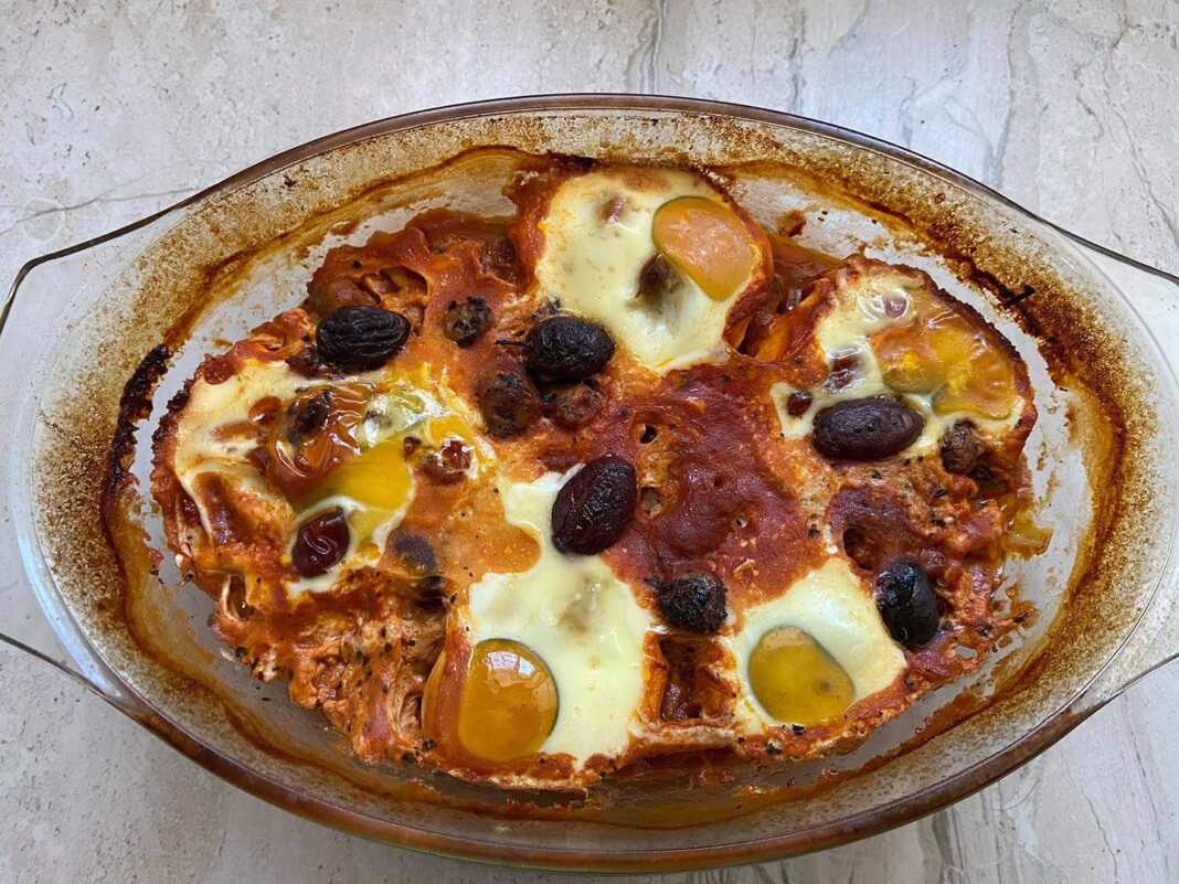 Κοτόπουλο ή χοιρινό ή λουκανικο στο πήλινο