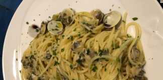 Μακαρονάδα με θαλασσινά.