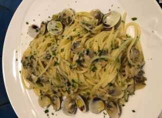 Μακαρονάδα με θαλασσινά.