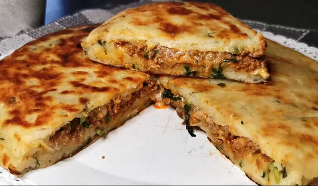 Τηγανίτα πατάτας γεμιστή με κιμά