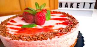 Τούρτα Μούς Φράουλα με Γαλλικό Μπισκότο