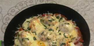 Βραστά Αυγά με ντομάτα και τυρί