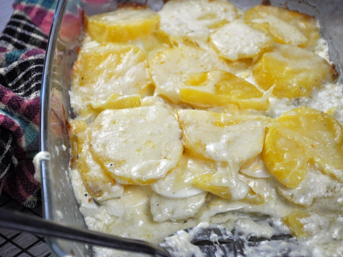 Πατάτες φούρνου με αυγά και λιωμένο τυρί - πολύ εύκολο να φτιαχτεί και να σας γεμίσει νοστιμιά - Η Μαγειρική ανήκει σε όλους