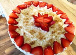 Υγιεινό cheesecake αμυγδάλου με φράουλες