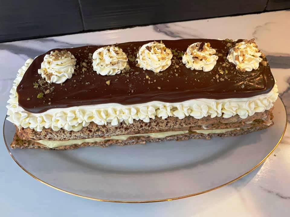 glikosantigiSokolata Τούρτα με κρέμα και σοκολάτα