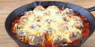 Ψητά κεφτεδάκια με σάλτσα ντομάτας και τυρί