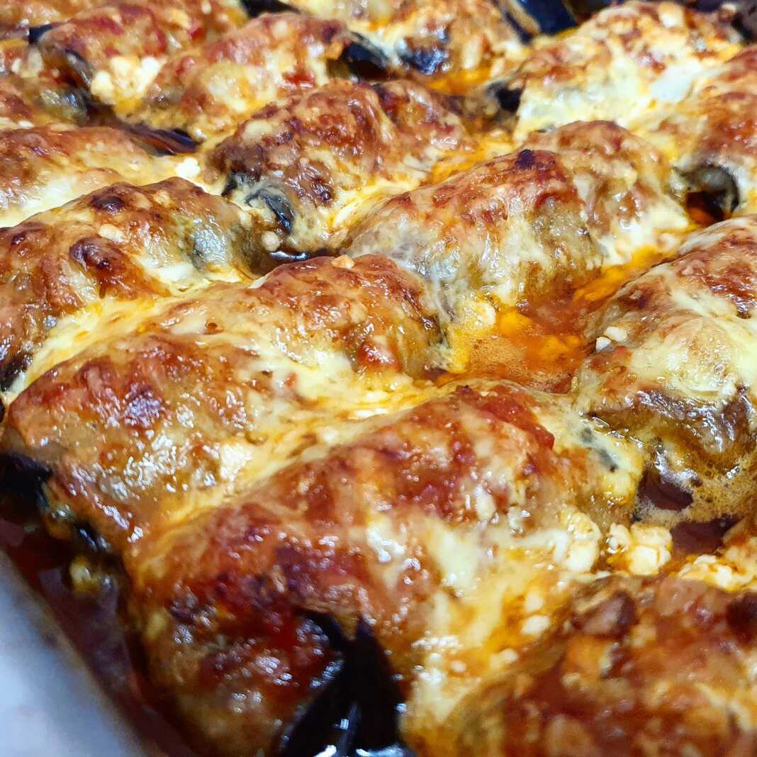 Μοσχάρι κοκκινιστό τυλιγμένο σε μελιτζάνα