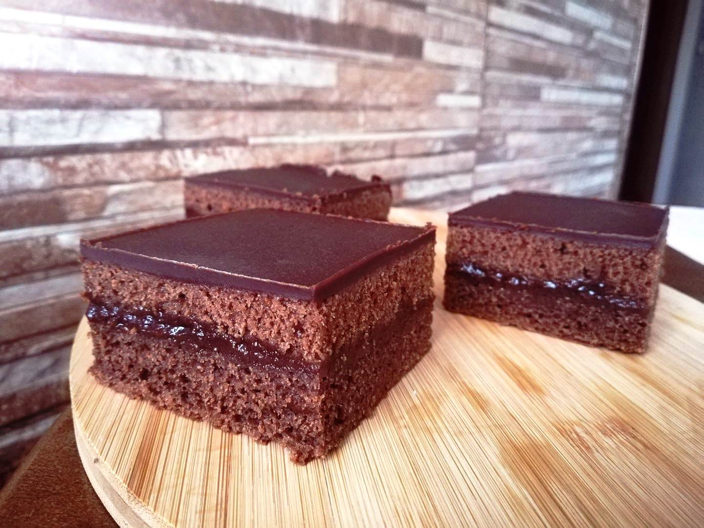 sokolateniokeikmarmelada Σοκολατένιο κέικ...χωρίς αυγά και γάλα