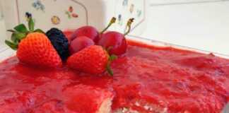 Τιραμισού με κρέμα και ζελέ με φράουλες