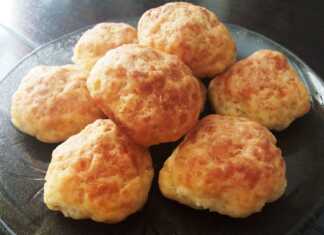 Τυρομπουκίτσες με Ρεγγάτο Τυρομπουκίτσες με Ρεγγάτο