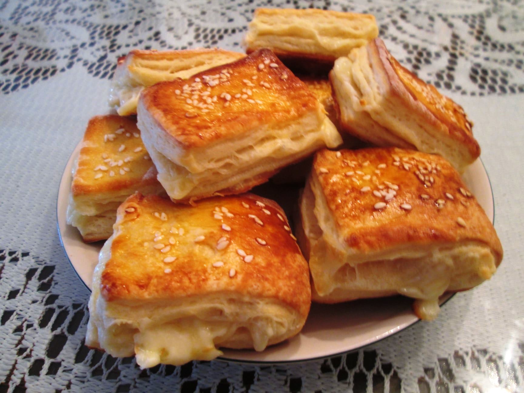 tiropitakiaSfoliata Τυροπιτάκια Σφολιάτας