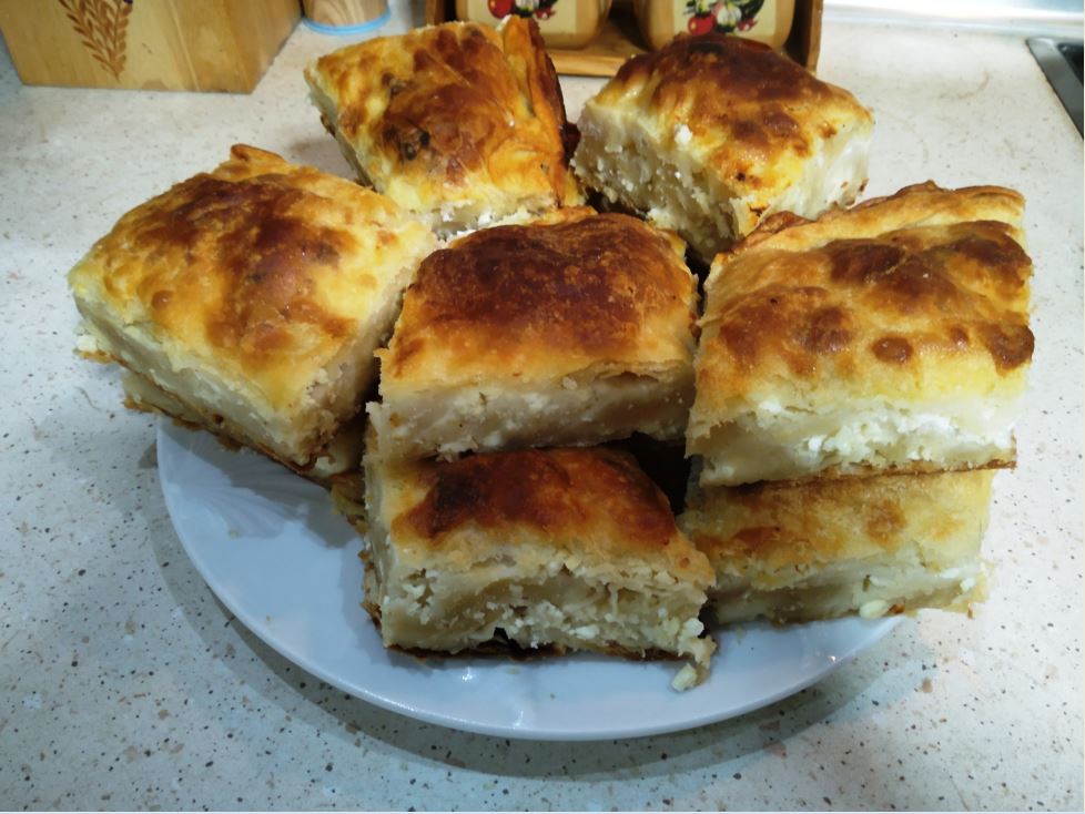 tiropitame12Fila Τυρόπιτα με γάλα και 12 φύλλα.