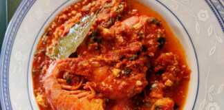 Γαρίδες με κόκκινη σάλτσα και φέτα