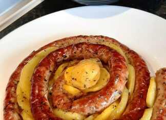 Λουκάνικα τυλιχτά με πατάτες στο φούρνο