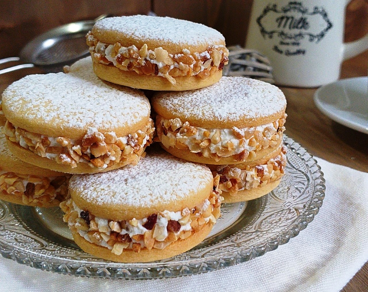 biscotto-deliziose-nocciole-e-panna