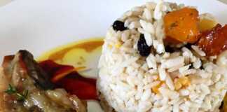 Χοιρινές Μπριζόλες σε σάλτσα εσπεριδοειδών και πιλάφι