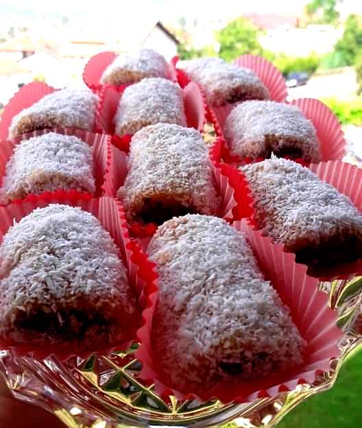 loukoumiKaridi1 Λουκούμι Γεμιστό με καρύδι και κανέλα