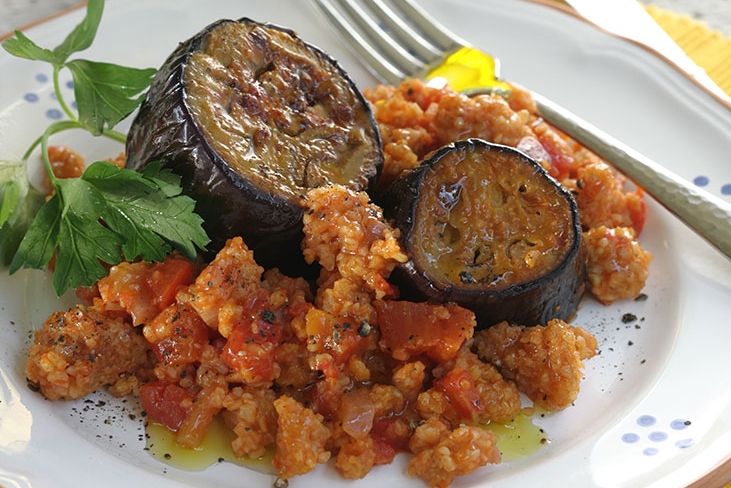 melitzanesTraxana Μελιτζάνες κοκκινιστές με Τραχανά