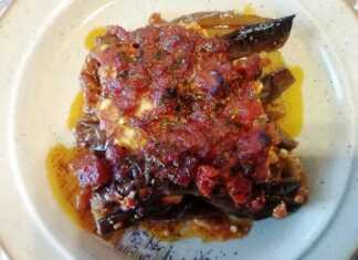 Μελιτζάνες ψητές με τυρί φέτα και σάλτσα