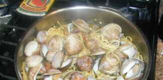 Σπαγγέτι με αχιβάδες και λευκό κρασί…να μυρίσει θάλασσα