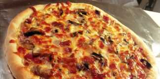 Πίτσα με λευκή σάλτσα