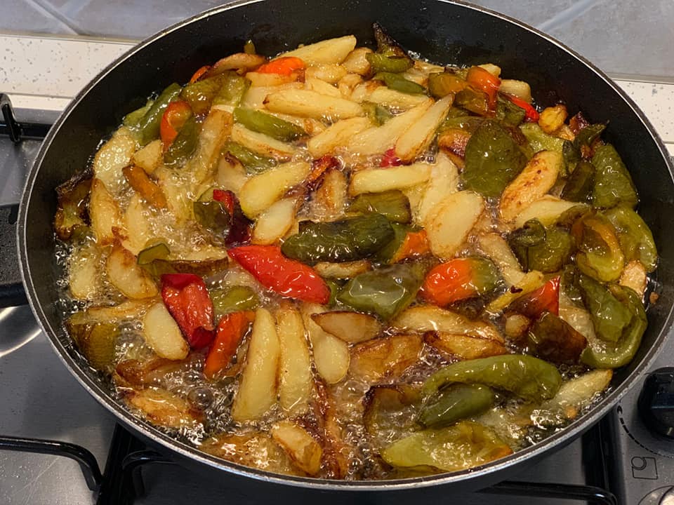 tiganitesPatatesPiperies1