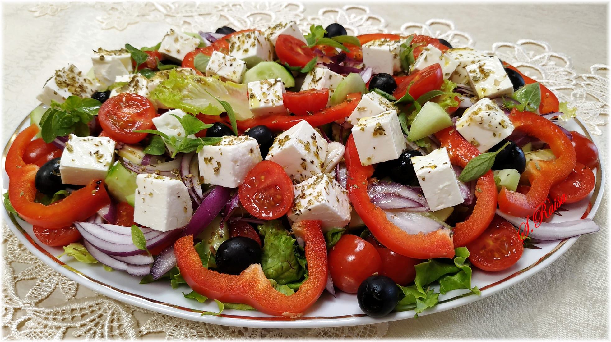 xoriatikikhSalata Χωριάτικη Σαλάτα