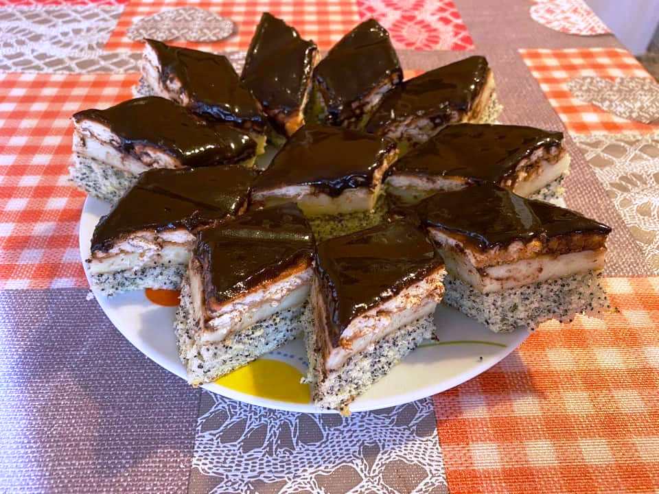 GlikoPsigeio Γλυκό ψυγείου με μέλι και μπισκότο