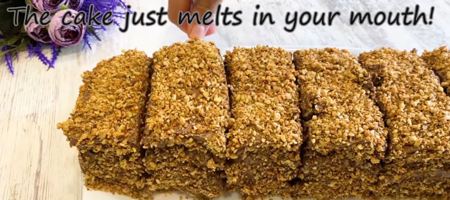 KeikKakaoKsirousKarpous Κέικ με κρεμα κακάο και ξηρούς καρπούς