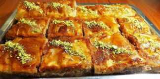 Αφράτος Μπακλαβάς με Ζύμη Κέικ, έτοιμος για σερβίρισμα.