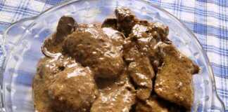 Ζουμερό Συκώτι Τηγανητό με Σάλτσα Κρασιού και αρώματα πιπεριάς.