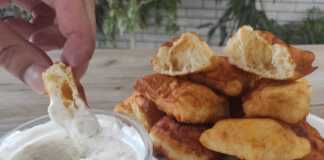 Τηγανητά ζυμαράκια που θα τα λατρέψετε…με σάλτσα τζατζίκι Τηγανητά ζυμαράκια που θα τα λατρέψετε...με σάλτσα τζατζίκι