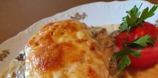 Γεμιστό φιλέτο κοτόπουλο σε σάλτσα μπεσαμέλ με μανιτάρια