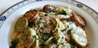 Σπαγγέτι με τηγανητά κολοκυθάκια