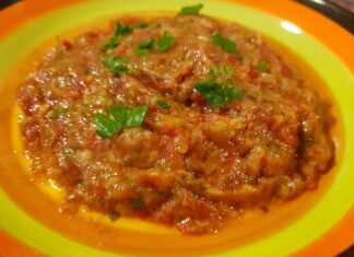 Μελιτζανοσαλάτα με πιπεριες και ντομάτα