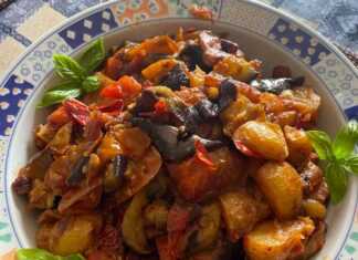 Πατάτες με πιπεριές και Μελτζάνα στο Τηγάνι