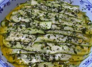 Χωρίς ψήσιμο μαριναρισμένα κολοκύθια