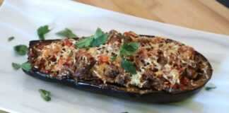 Γεμιστή μελιτζάνα με ζυμαρικά