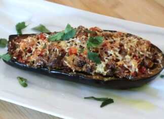 Γεμιστή μελιτζάνα με ζυμαρικά