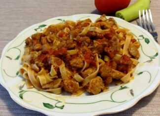 Tαλιατέλες με κρέας σε σάλτσα ντομάτας